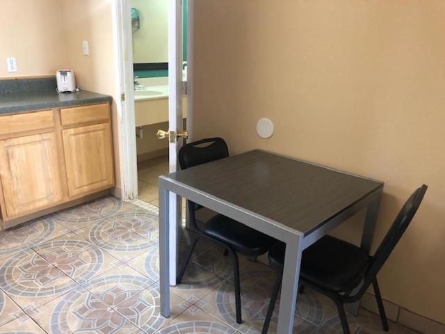 Pinn Road Inn And Suites Lackland Afb And Seaworld San Antonio Eksteriør billede