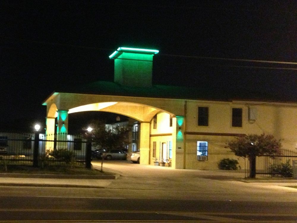 Pinn Road Inn And Suites Lackland Afb And Seaworld San Antonio Eksteriør billede